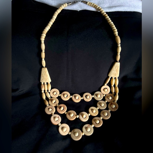 Beautiful wooden necklace - Picture 1 of 1